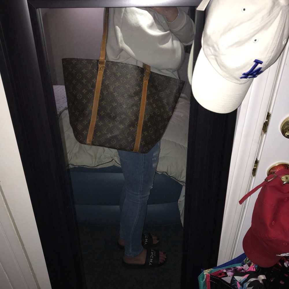 Authentic Louis Vuitton Sac shopping tote